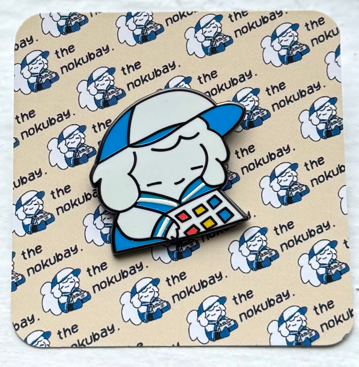 MUSIC MAKES HAPPY PIN